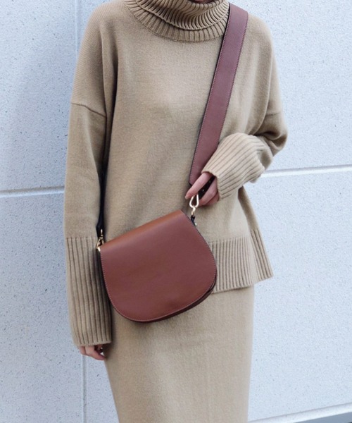 Banner Barrett(バナーバレット)の「フェイクレザーショルダーバッグ(ショルダーバッグ・レディース・ブラック/ブラウン/サックスブルー/ピンクベージュ・FREE)」の20枚目の写真