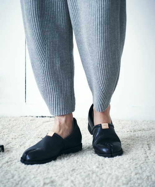 glamb（グラム）の「Tabi slip on / タビスリッポン（スリッポン・メンズ・ブラック/ネイビー・4/1/3/2）」の7枚目の写真