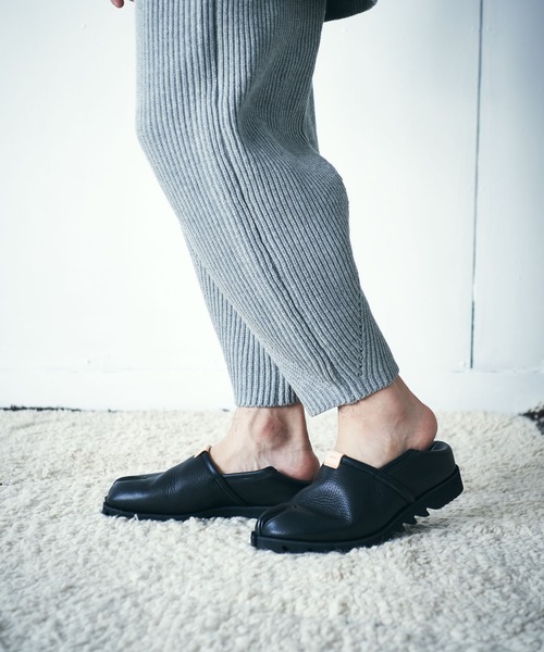 glamb（グラム）の「Tabi slip on / タビスリッポン（スリッポン・メンズ・ブラック/ネイビー・4/1/3/2）」の8枚目の写真