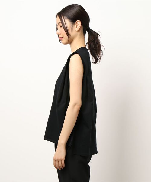 Te chichi(テチチ)の「肩タックカットプルオーバー(Tシャツ/カットソー・レディース・オフホワイト/ブラック/グレー/ブラウン・フリ-)」の5枚目の写真