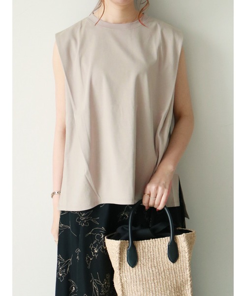 Te chichi(テチチ)の「肩タックカットプルオーバー(Tシャツ/カットソー・レディース・オフホワイト/ブラック/グレー/ブラウン・フリ-)」の4枚目の写真