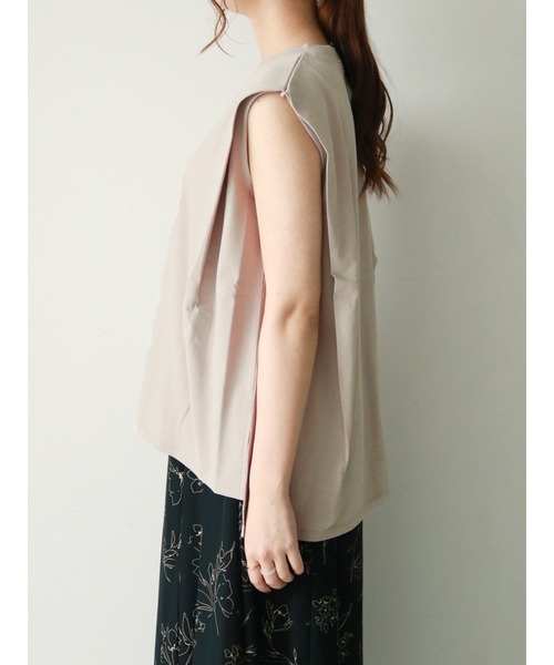 Te chichi(テチチ)の「肩タックカットプルオーバー(Tシャツ/カットソー・レディース・オフホワイト/ブラック/グレー/ブラウン・フリ-)」の7枚目の写真