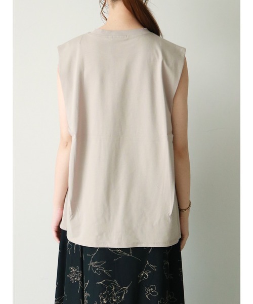 Te chichi(テチチ)の「肩タックカットプルオーバー(Tシャツ/カットソー・レディース・オフホワイト/ブラック/グレー/ブラウン・フリ-)」の8枚目の写真