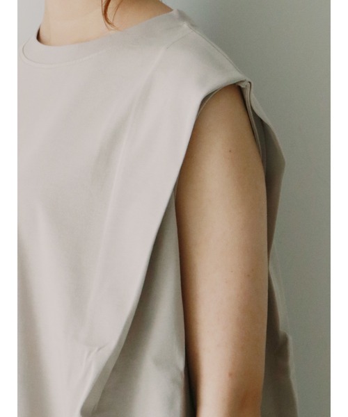 Te chichi(テチチ)の「肩タックカットプルオーバー(Tシャツ/カットソー・レディース・オフホワイト/ブラック/グレー/ブラウン・フリ-)」の10枚目の写真