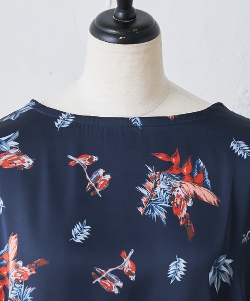 BEARDSLEY（ビアズリー）の「バードリーフプリントニット（ニット/セーター・レディース・ネイビー/ベージュ・FREE）」の7枚目の写真