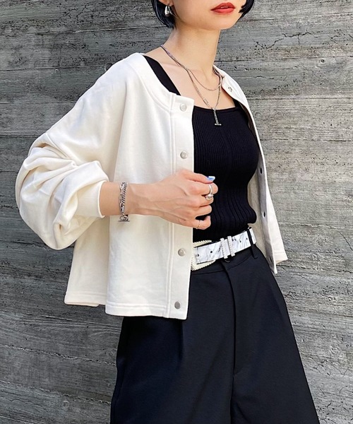 PAGEBOY（ページボーイ）の「ショートウラケカーディガン（カーディガン/ボレロ・レディース・オフホワイト/チャコールグレー/パープル系その他・FREE）」の2枚目の写真