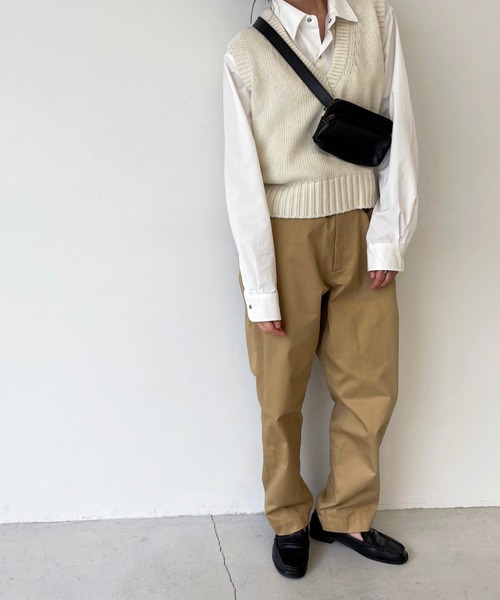 CANAL JEAN（キャナルジーン）の「via j(ヴィアジェイ) Vネックショートニットベスト（ベスト・レディース・ブラック/アイボリー・ONE SIZE）」の6枚目の写真