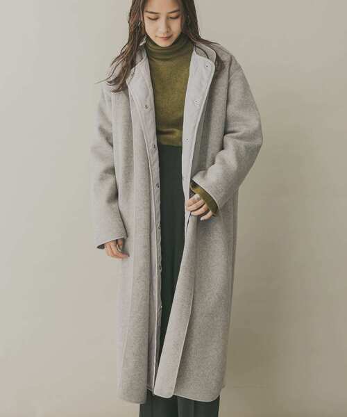 KBF+（ケービーエフプラス）の「KBF+　サイドスリットレイヤードコート∴∴（ノーカラージャケット・レディース・ベージュ/グレー・ONE）」の2枚目の写真