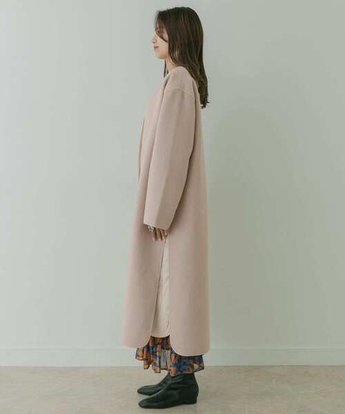 KBF+（ケービーエフプラス）の「KBF+　サイドスリットレイヤードコート∴∴（ノーカラージャケット・レディース・ベージュ/グレー・ONE）」の4枚目の写真