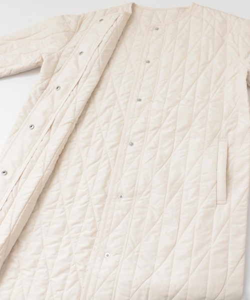 KBF+（ケービーエフプラス）の「KBF+　サイドスリットレイヤードコート∴∴（ノーカラージャケット・レディース・ベージュ/グレー・ONE）」の17枚目の写真