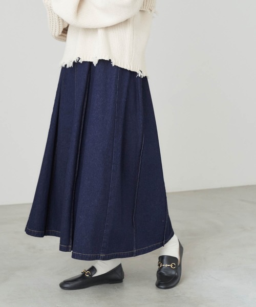 Chaco closet(チャコ クローゼット)の「10ozデニムタック切り替えフレアロングスカート(デニムスカート・レディース・ネイビー/ブルー・FREE)」の17枚目の写真