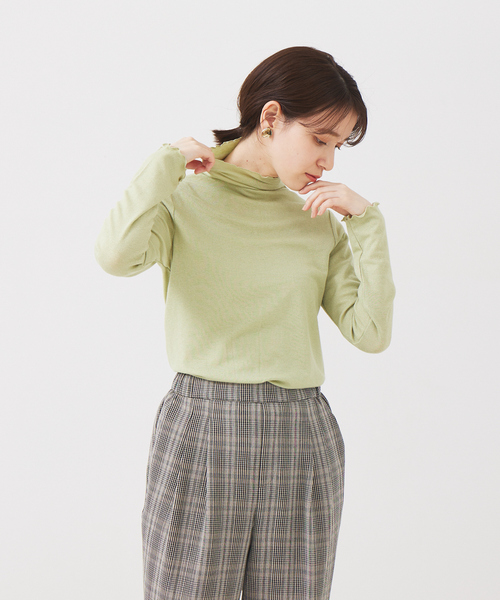 abahouse mavie(アバハウスマヴィ)の「メロウハイネックプルオーバー/レイヤードインナー(Tシャツ/カットソー・レディース・ブラウン/ブラック/パープル系その他/ホワイト/スモークピンク/ダークオレンジ/ライム/ライトグレー・フリー)」の5枚目の写真