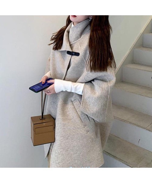 INASTUDIOS（イーナストゥディオス）の「ポンチョコート（ポンチョ・レディース・グリーン/ベージュ・X-LARGE/SMALL/MEDIUM/LARGE）」の2枚目の写真