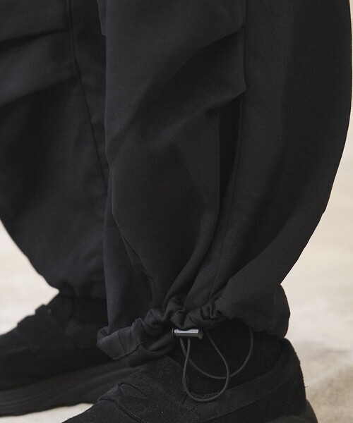 PUBLIC TOKYO（パブリックトウキョウ）の「ポリカルゼバルーンワイドカーゴパンツ（カーゴパンツ・メンズ・ブラック/ベージュ・1/2）」の17枚目の写真