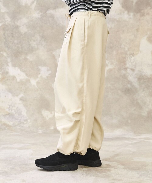 PUBLIC TOKYO（パブリックトウキョウ）の「ポリカルゼバルーンワイドカーゴパンツ（カーゴパンツ・メンズ・ブラック/ベージュ・1/2）」の18枚目の写真