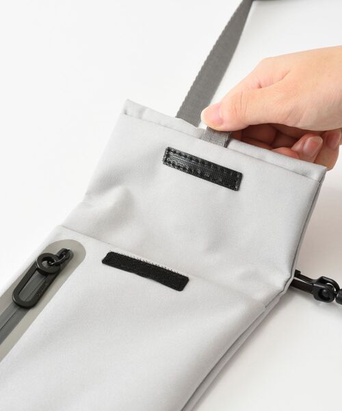 TRAVEL SHOP MILESTO(トラベルショップミレスト)の「LIKID モバイルサコッシュ(ショルダーバッグ・レディース・ライトグレー/ブルーグリーン/ブラック・フリ-)」の12枚目の写真