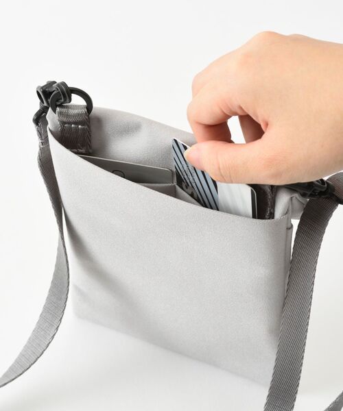 TRAVEL SHOP MILESTO(トラベルショップミレスト)の「LIKID モバイルサコッシュ(ショルダーバッグ・レディース・ライトグレー/ブルーグリーン/ブラック・フリ-)」の15枚目の写真
