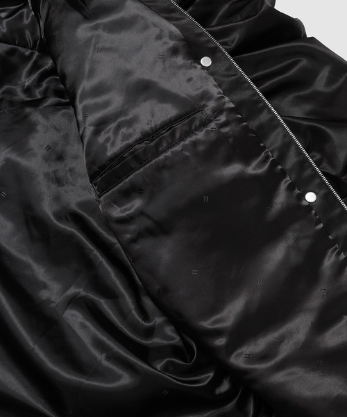 WE11DONE(ウェルダン)の「BLACK GATHERED SLEEVES BOMBER JACKET(その他アウター・レディース・ブラック・S)」の4枚目の写真