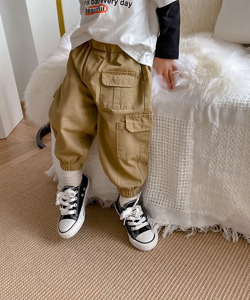 aimoha（アイモハ）の「【aimoha-KIDS-】【新作】 子供服 ビッグポケット裾絞りカーゴパンツ（カーゴパンツ・キッズ・ダークベージュ/ブラック/カーキ・110/100/130/140/120/90/80）」の3枚目の写真