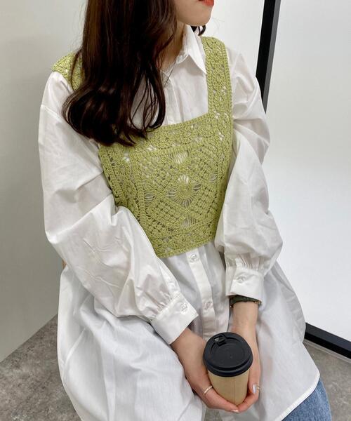 INGNI(イング)の「かぎ針ビスチェ+シャツセット(ニット/セーター・レディース・オレンジ/ライトグリーン/アイボリー・M)」の4枚目の写真