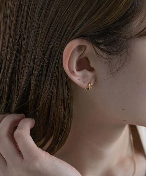 SMELLY（スメリー）の「silver925オープンミニフープピアス（ピアス（両耳用）・レディース・シルバー/ゴールド・-）」の4枚目の写真