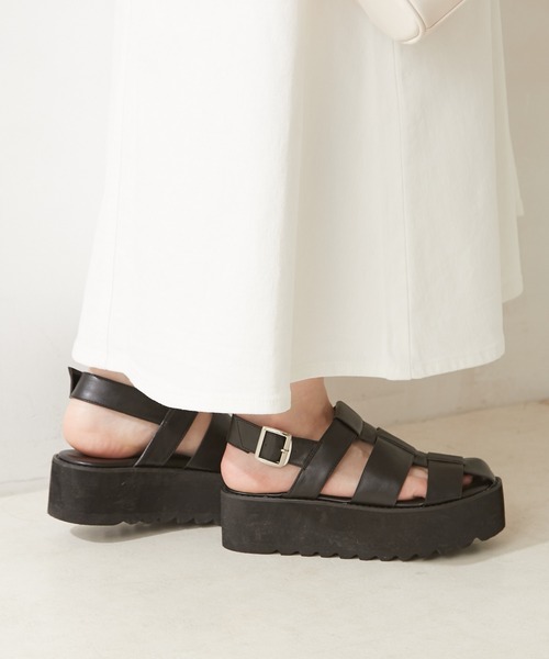 Chico(チコ)の「厚底グルカサンダル(サンダル・レディース・ブラック/ライトベージュ/ホワイト・SMALL/MEDIUM/LARGE)」の17枚目の写真