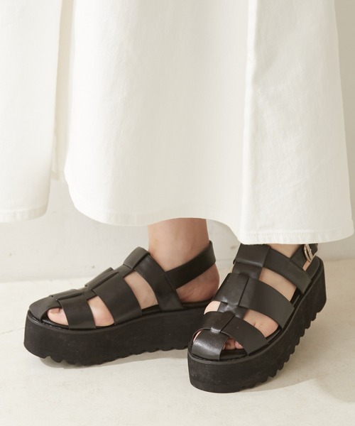 Chico(チコ)の「厚底グルカサンダル(サンダル・レディース・ブラック/ライトベージュ/ホワイト・SMALL/MEDIUM/LARGE)」の4枚目の写真