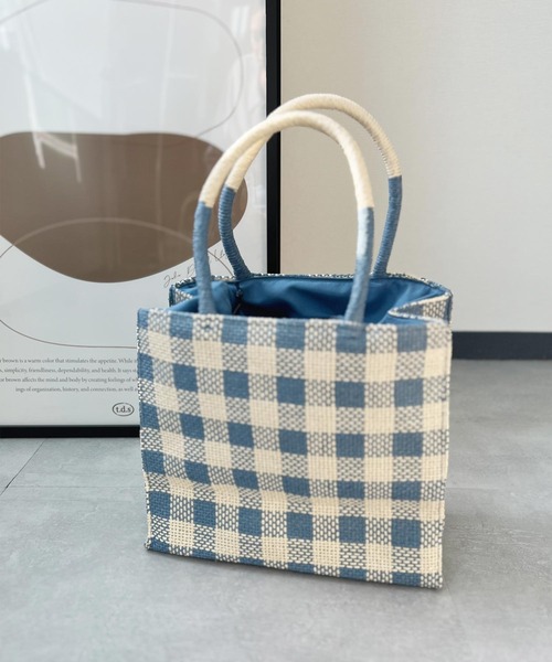 KOBE LETTUCE(コウベレタス)の「チェックボックスペーパートートバッグ(トートバッグ・レディース・サックスブルー/レッド/グレイッシュベージュ/ブラック/ブルー/ラベンダー・FREE)」の4枚目の写真