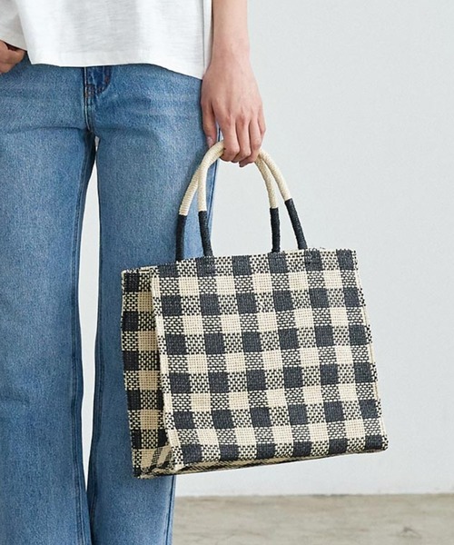 KOBE LETTUCE(コウベレタス)の「チェックボックスペーパートートバッグ(トートバッグ・レディース・サックスブルー/レッド/グレイッシュベージュ/ブラック/ブルー/ラベンダー・FREE)」の2枚目の写真