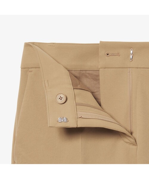 LACOSTE（ラコステ）の「撥水テーパードクロップドチノパンツ（チノパンツ・レディース・ベージュ/ネイビー・36/34/40/38）」の16枚目の写真