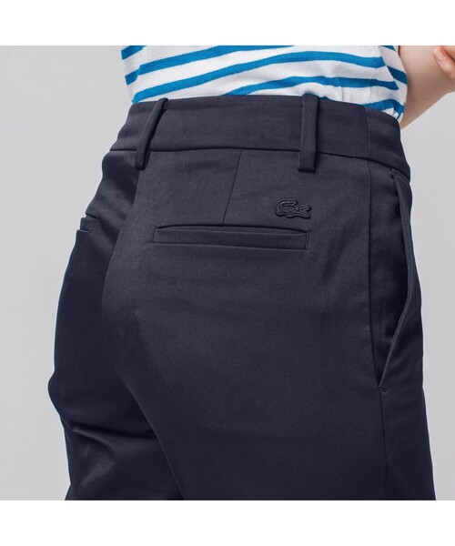 LACOSTE（ラコステ）の「撥水テーパードクロップドチノパンツ（チノパンツ・レディース・ベージュ/ネイビー・36/34/40/38）」の7枚目の写真