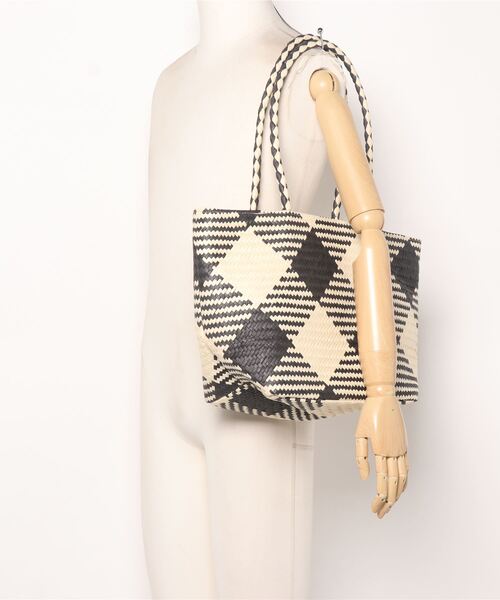 Bou Jeloud（ブージュルード）の「【WEB限定】ギンガムロングハンドルトート（かごバッグ・レディース・ブラック/グレー・-）」の12枚目の写真