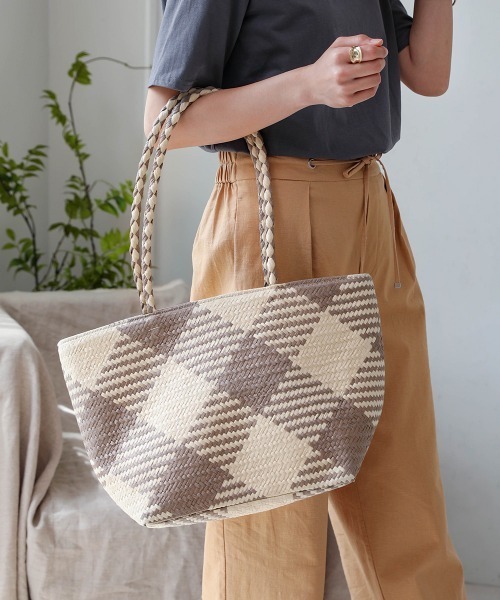 Bou Jeloud（ブージュルード）の「【WEB限定】ギンガムロングハンドルトート（かごバッグ・レディース・ブラック/グレー・-）」の2枚目の写真