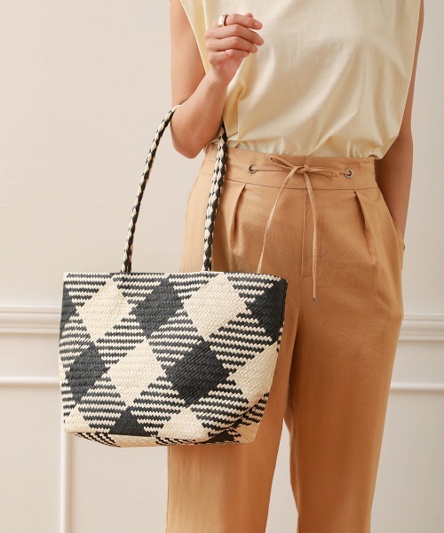 Bou Jeloud（ブージュルード）の「【WEB限定】ギンガムロングハンドルトート（かごバッグ・レディース・ブラック/グレー・-）」の4枚目の写真