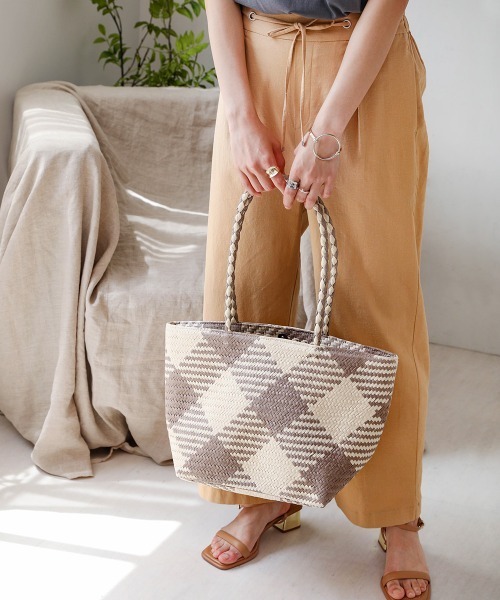 Bou Jeloud（ブージュルード）の「【WEB限定】ギンガムロングハンドルトート（かごバッグ・レディース・ブラック/グレー・-）」の7枚目の写真