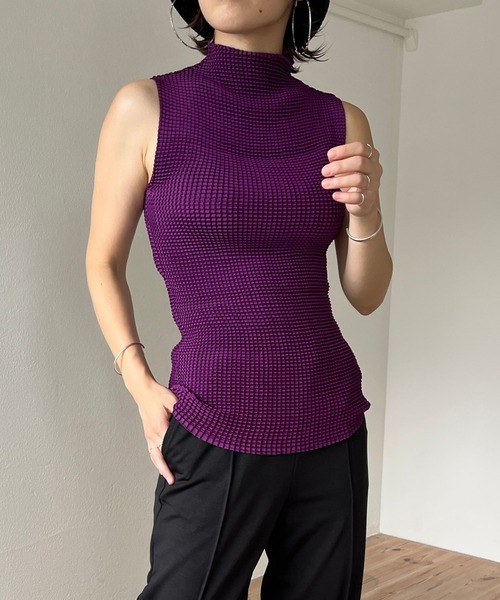 wee9s（ウィークス）の「non non iron petit high neck po / 伸縮性抜群！アイロン不要なプチハイネックノースリプルオーバー（Tシャツ/カットソー・レディース・ホワイト/ネイビー/パープル/ベージュ/ブラック/ピンク/マスタード/ベビーピンク・FREE）」の5枚目の写真