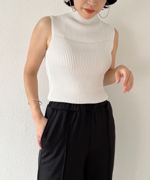 wee9s（ウィークス）の「non non iron petit high neck po / 伸縮性抜群！アイロン不要なプチハイネックノースリプルオーバー（Tシャツ/カットソー・レディース・ホワイト/ネイビー/パープル/ベージュ/ブラック/ピンク/マスタード/ベビーピンク・FREE）」の2枚目の写真