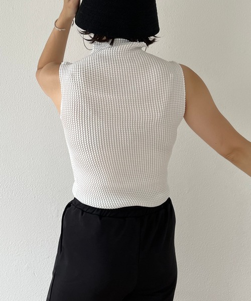 wee9s（ウィークス）の「non non iron petit high neck po / 伸縮性抜群！アイロン不要なプチハイネックノースリプルオーバー（Tシャツ/カットソー・レディース・ホワイト/ネイビー/パープル/ベージュ/ブラック/ピンク/マスタード/ベビーピンク・FREE）」の14枚目の写真
