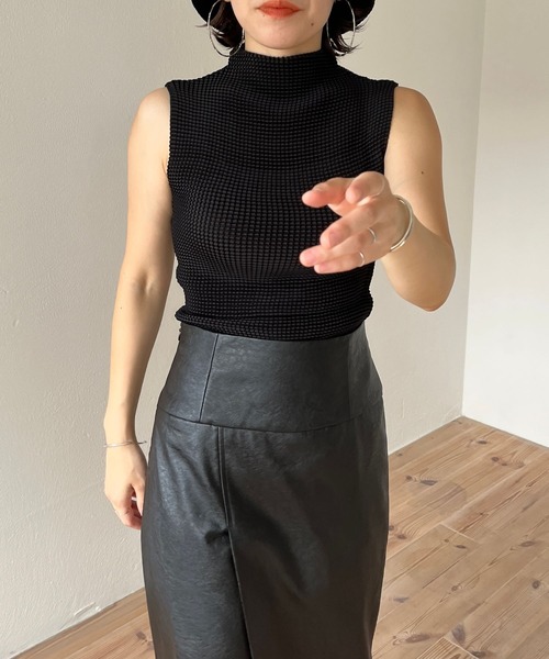 wee9s（ウィークス）の「non non iron petit high neck po / 伸縮性抜群！アイロン不要なプチハイネックノースリプルオーバー（Tシャツ/カットソー・レディース・ホワイト/ネイビー/パープル/ベージュ/ブラック/ピンク/マスタード/ベビーピンク・FREE）」の16枚目の写真