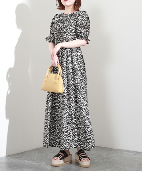 archives（アルシーヴ）の「デコルテデザイン２Ｗａｙ花柄ワンピース（ワンピース・レディース・ブラック/グリーン/アイボリー・MEDIUM）」の5枚目の写真