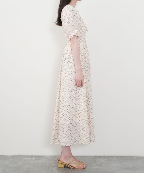 archives（アルシーヴ）の「デコルテデザイン２Ｗａｙ花柄ワンピース（ワンピース・レディース・ブラック/グリーン/アイボリー・MEDIUM）」の8枚目の写真