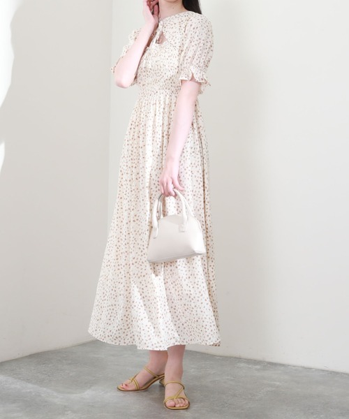 archives（アルシーヴ）の「デコルテデザイン２Ｗａｙ花柄ワンピース（ワンピース・レディース・ブラック/グリーン/アイボリー・MEDIUM）」の15枚目の写真