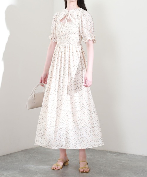 archives（アルシーヴ）の「デコルテデザイン２Ｗａｙ花柄ワンピース（ワンピース・レディース・ブラック/グリーン/アイボリー・MEDIUM）」の22枚目の写真