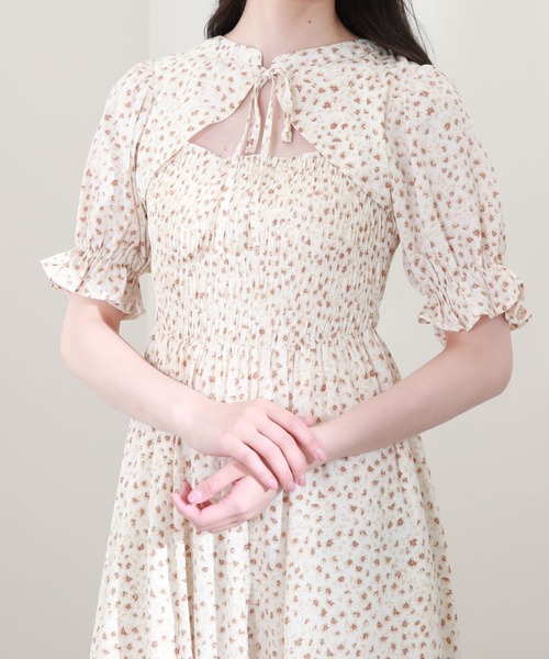 archives（アルシーヴ）の「デコルテデザイン２Ｗａｙ花柄ワンピース（ワンピース・レディース・ブラック/グリーン/アイボリー・MEDIUM）」の18枚目の写真