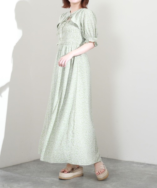 archives（アルシーヴ）の「デコルテデザイン２Ｗａｙ花柄ワンピース（ワンピース・レディース・ブラック/グリーン/アイボリー・MEDIUM）」の4枚目の写真