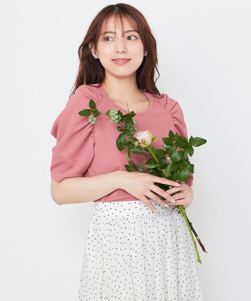 Feroux(フェルゥ)の「【接触冷感・UVケア】ショルダーギャザー カットソー(Tシャツ/カットソー・レディース・ホワイト系/ライラック系/ローズ系・F)」の1枚目の写真