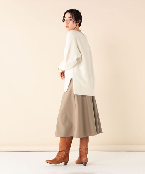 NOLLEY’S Sophi(ノーリーズソフィ)の「ヘアリーVネックプルオーバーニット(ニット/セーター・レディース・ホワイト/ライトブルー/ピンク/キャメル/グレイッシュベージュ/グレイッシュブルー/ダークネイビー・38)」の14枚目の写真