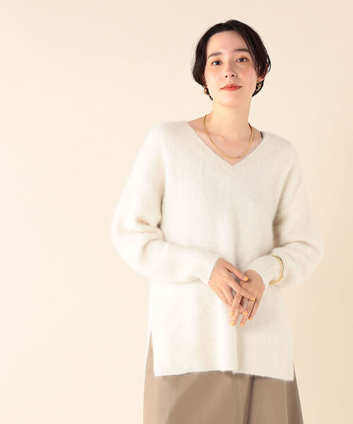 NOLLEY’S Sophi(ノーリーズソフィ)の「ヘアリーVネックプルオーバーニット(ニット/セーター・レディース・ホワイト/ライトブルー/ピンク/キャメル/グレイッシュベージュ/グレイッシュブルー/ダークネイビー・38)」の16枚目の写真