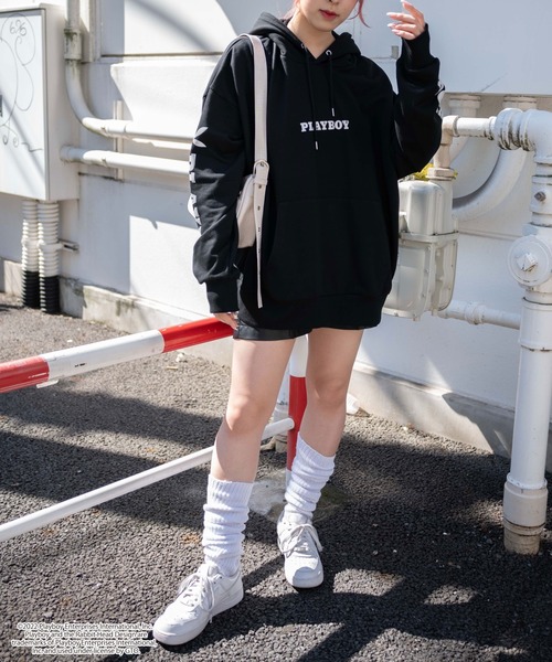 PLAYBOY(プレイボーイ)の「∴WEGO/【セットアップ対応商品】別注 PLAYBOY BIGロゴプルパーカ(パーカー・メンズ・杢グレー/ブラック・MEDIUM/LARGE)」の12枚目の写真