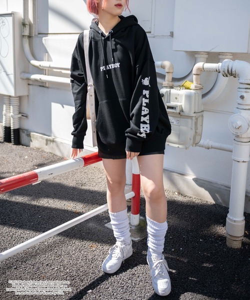 PLAYBOY(プレイボーイ)の「∴WEGO/【セットアップ対応商品】別注 PLAYBOY BIGロゴプルパーカ(パーカー・メンズ・杢グレー/ブラック・MEDIUM/LARGE)」の9枚目の写真